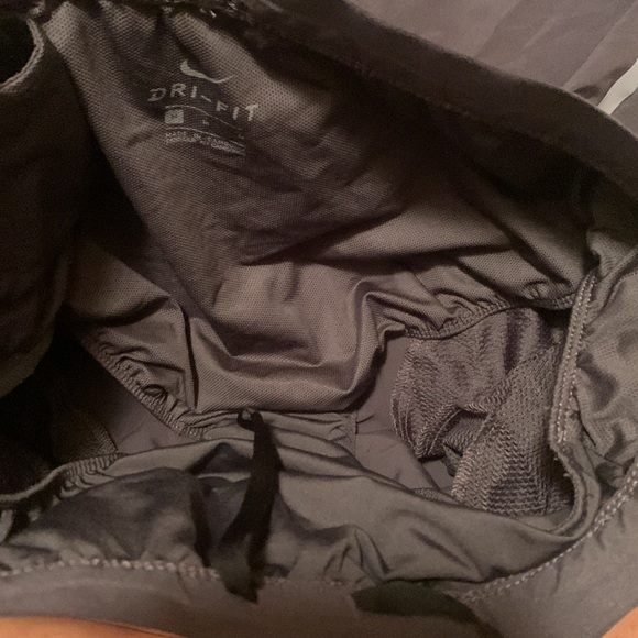 Nike shorts g/b - Picture 3 of 3